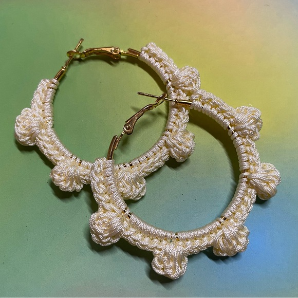 CROCHET SHELL HOOP EARRINGS- CREAM - Picture 1 of 3